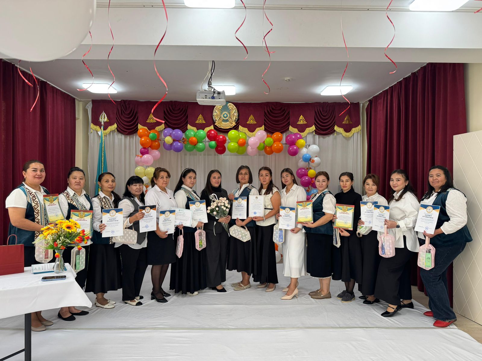 "Ұлағатты ұстазға-шексіз құрмет"! Құттықтау